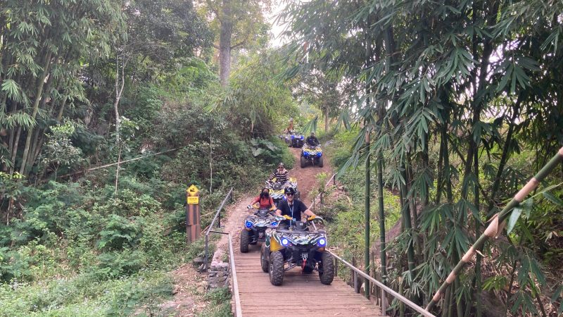 Eksplorasi ATV Off-Road di Kaki Gunung Arjuna sambil berinteraksi dengan satwa di The Grand Taman Safari Prigen